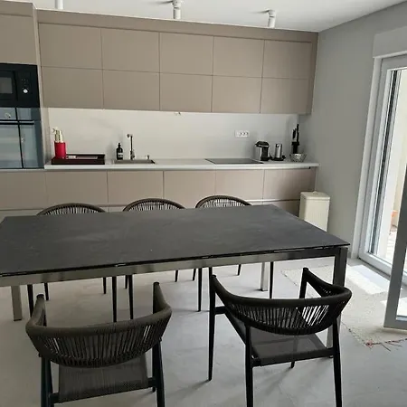 Split- Stobrec Neu Lässig & Stilvoll Split